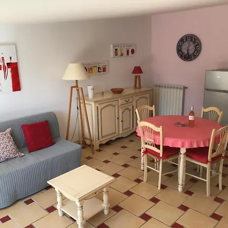Holiday home La Cigale Rouge A *